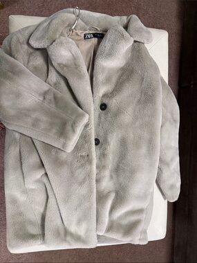 Zara Plush Faux Fur Coat in Pale Gray
